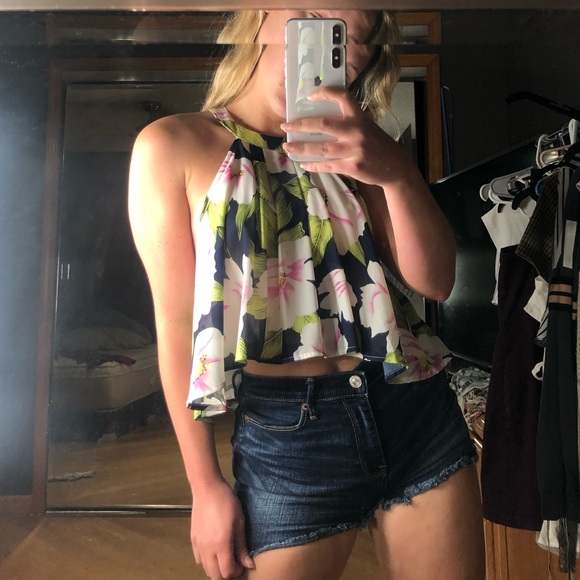 Flowwy floral top!! Perfect for the beach! - Picture 2 of 3